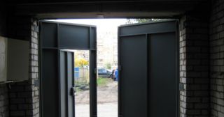 Купить гаражные ворота распашные Сарапул, цена от 3831 руб.